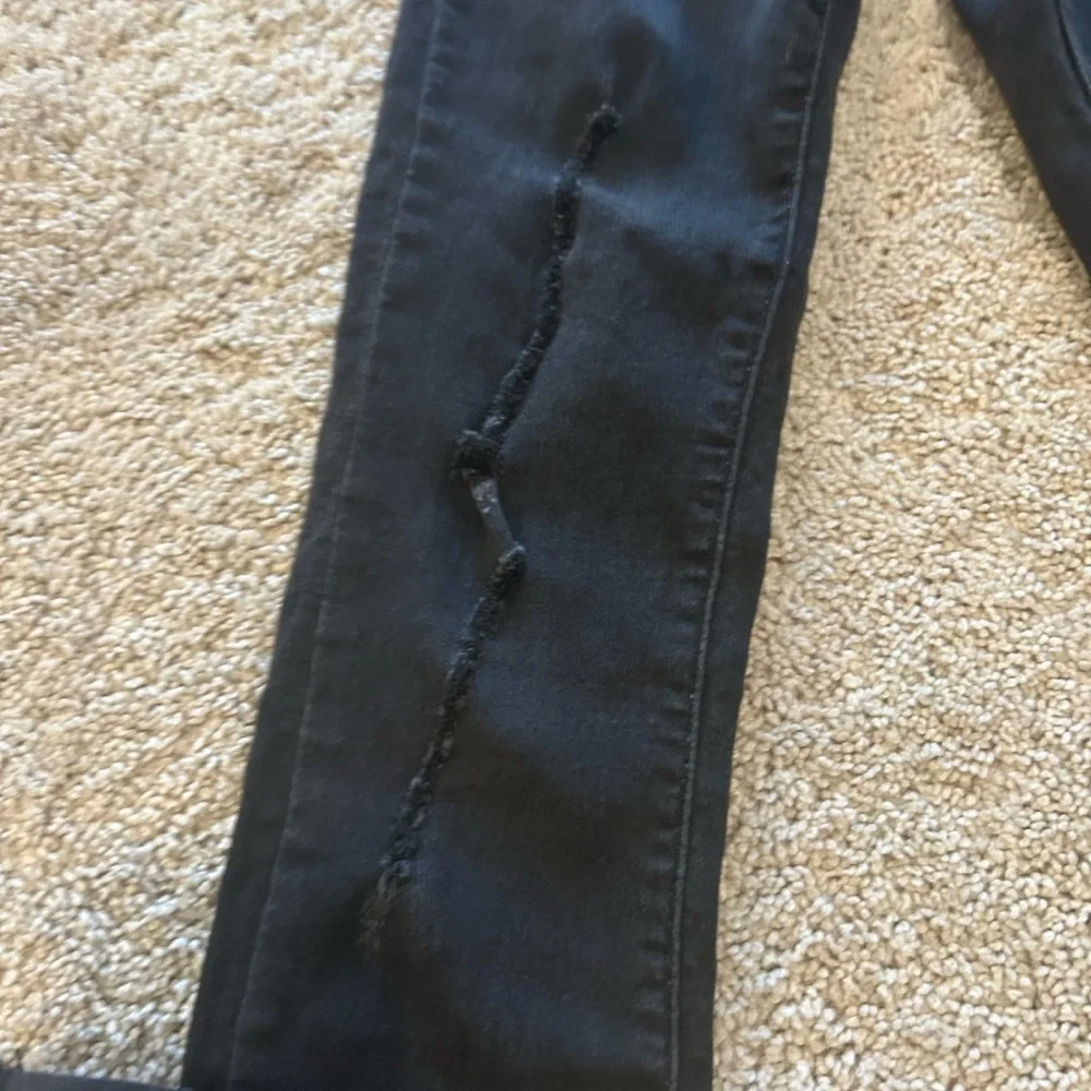 Girls Levi’s distressed jeans black denim in size 10
